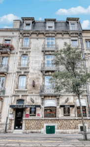entrée hôtel la résidence